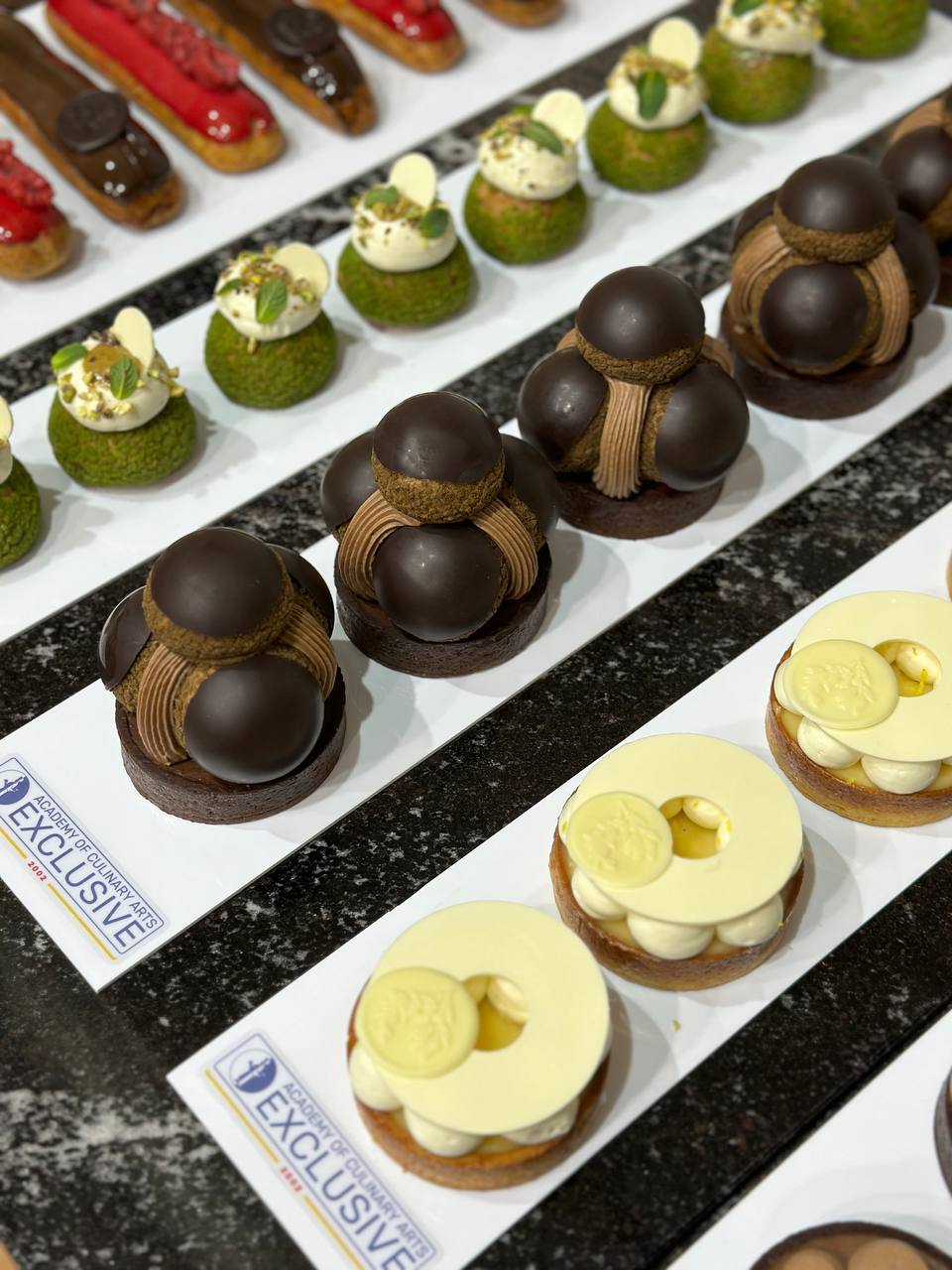 photo 5366292862049840153 y