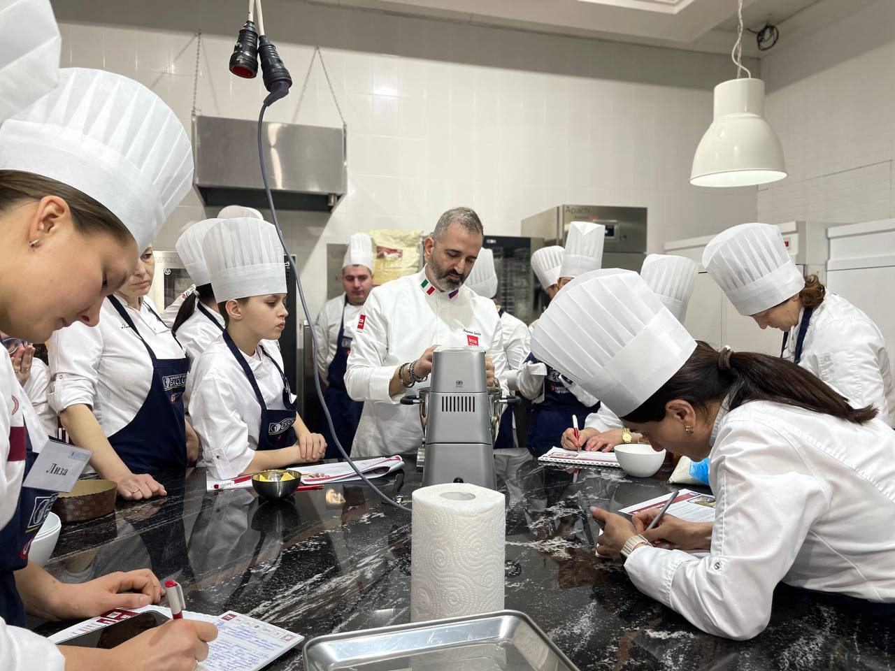 photo 5269245881268431922 y