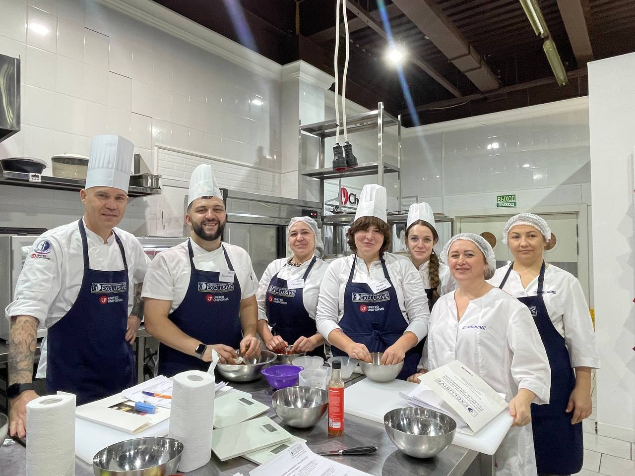 photo 5235881291121626341 y