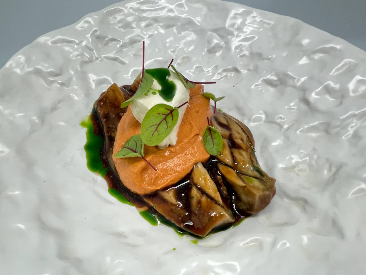 photo 5237705535530929701 y