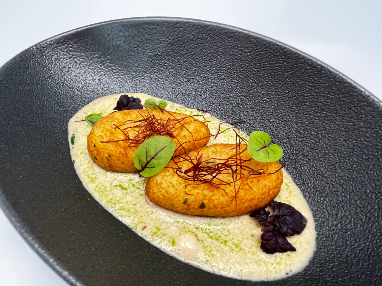 photo 5237705535530929706 y