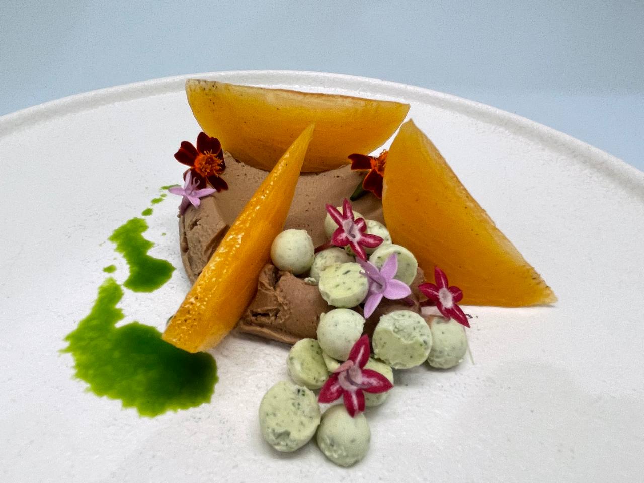 photo 5237705535530929712 y