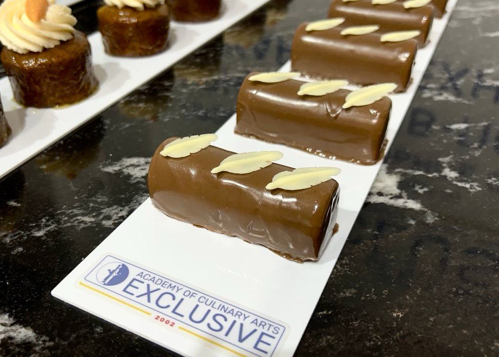 photo 5253679970603701651 y