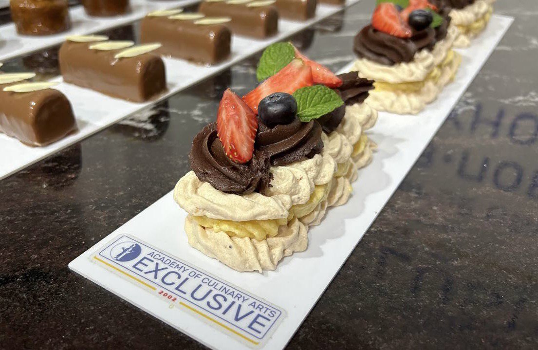 photo 5253679970603701653 y