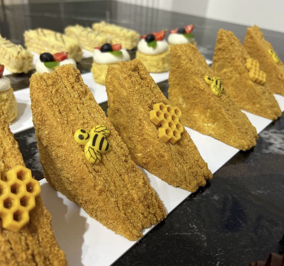 photo 5253679970603701655 y