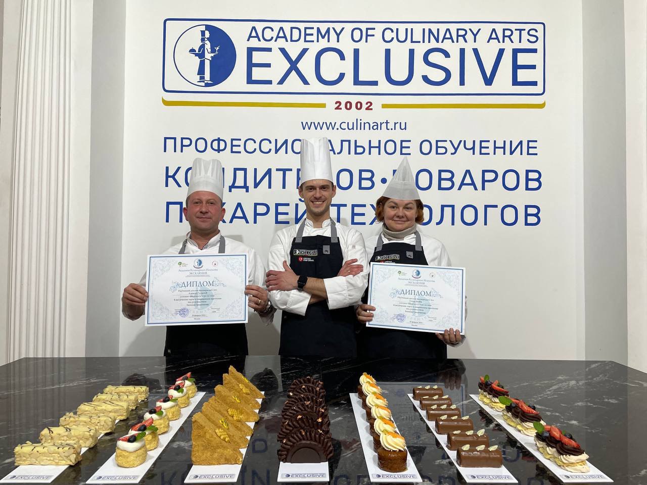 photo 5253679970603701657 y