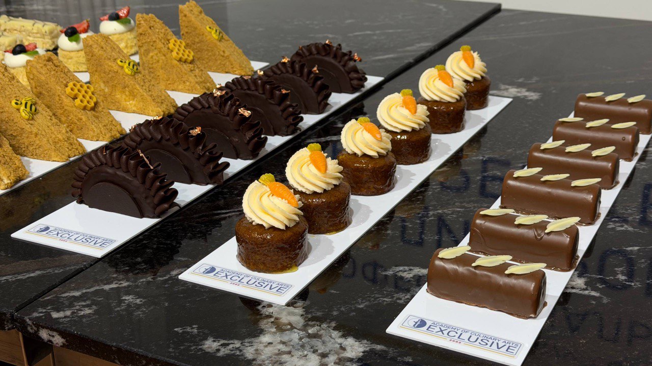 photo 5253679970603701658 y