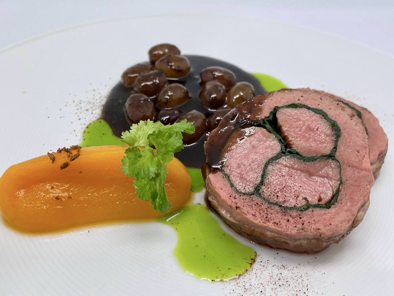 photo 5253679970603701709 y