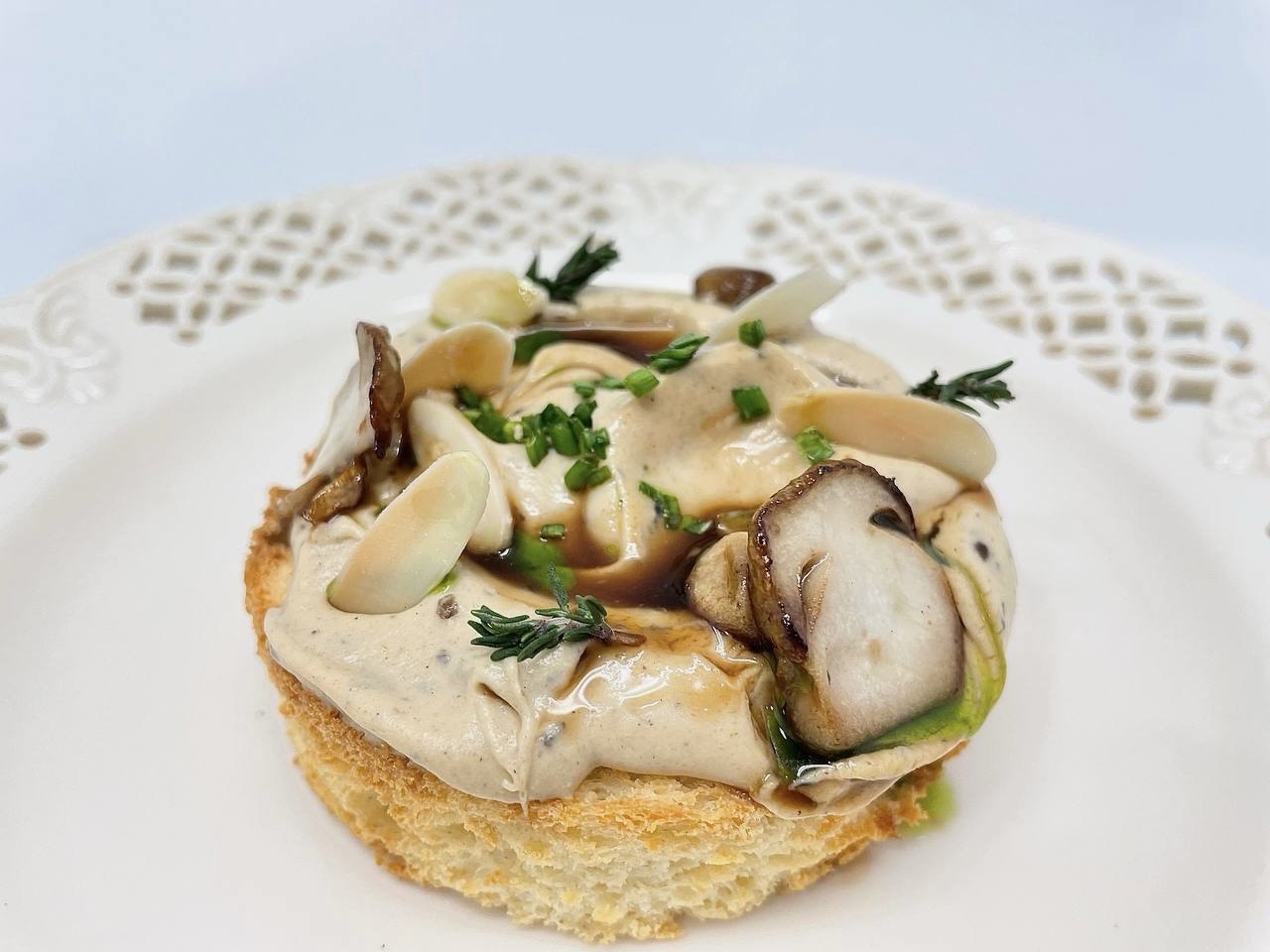 photo 5253679970603701713 y