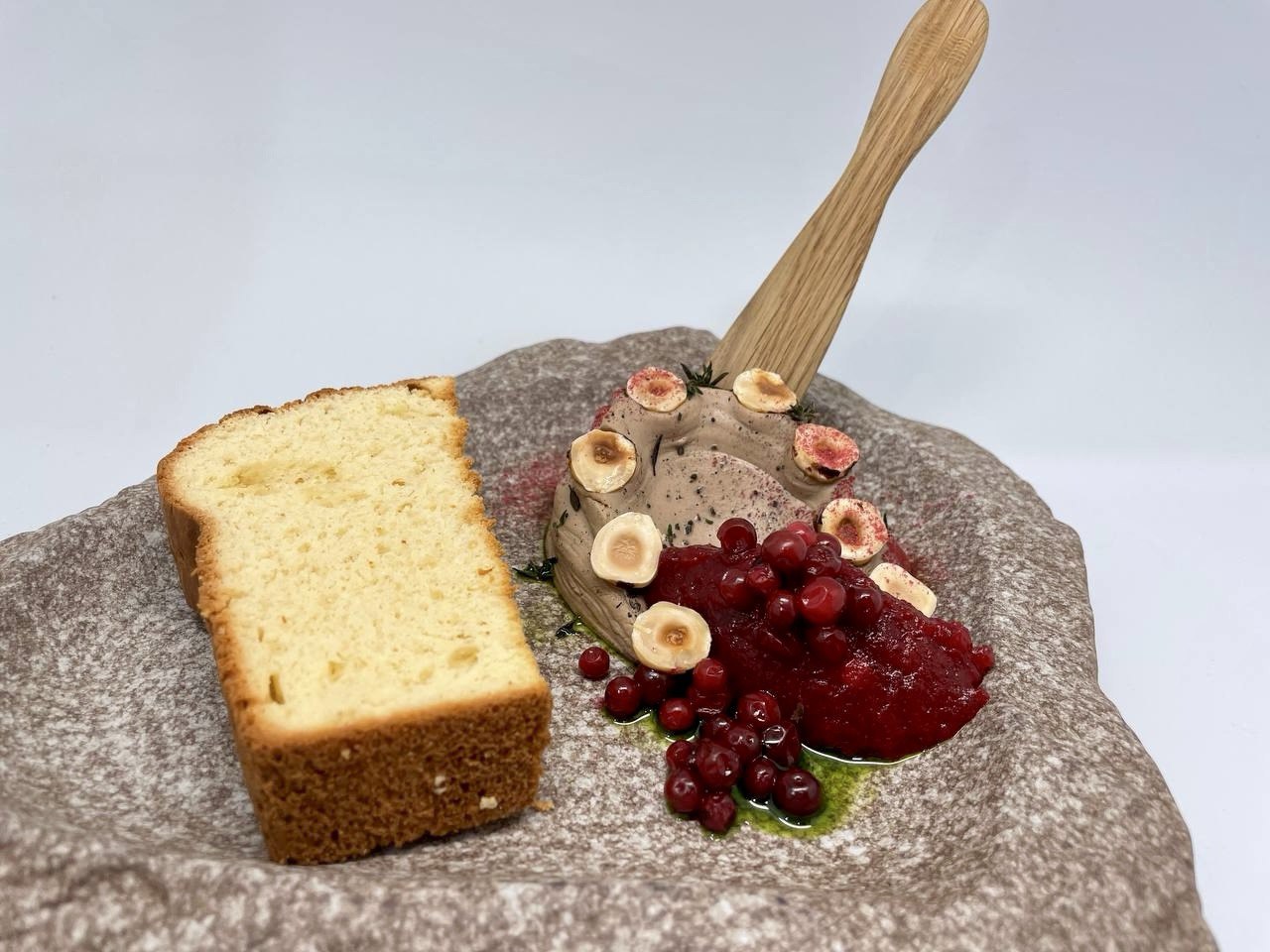 photo 5253679970603701714 y