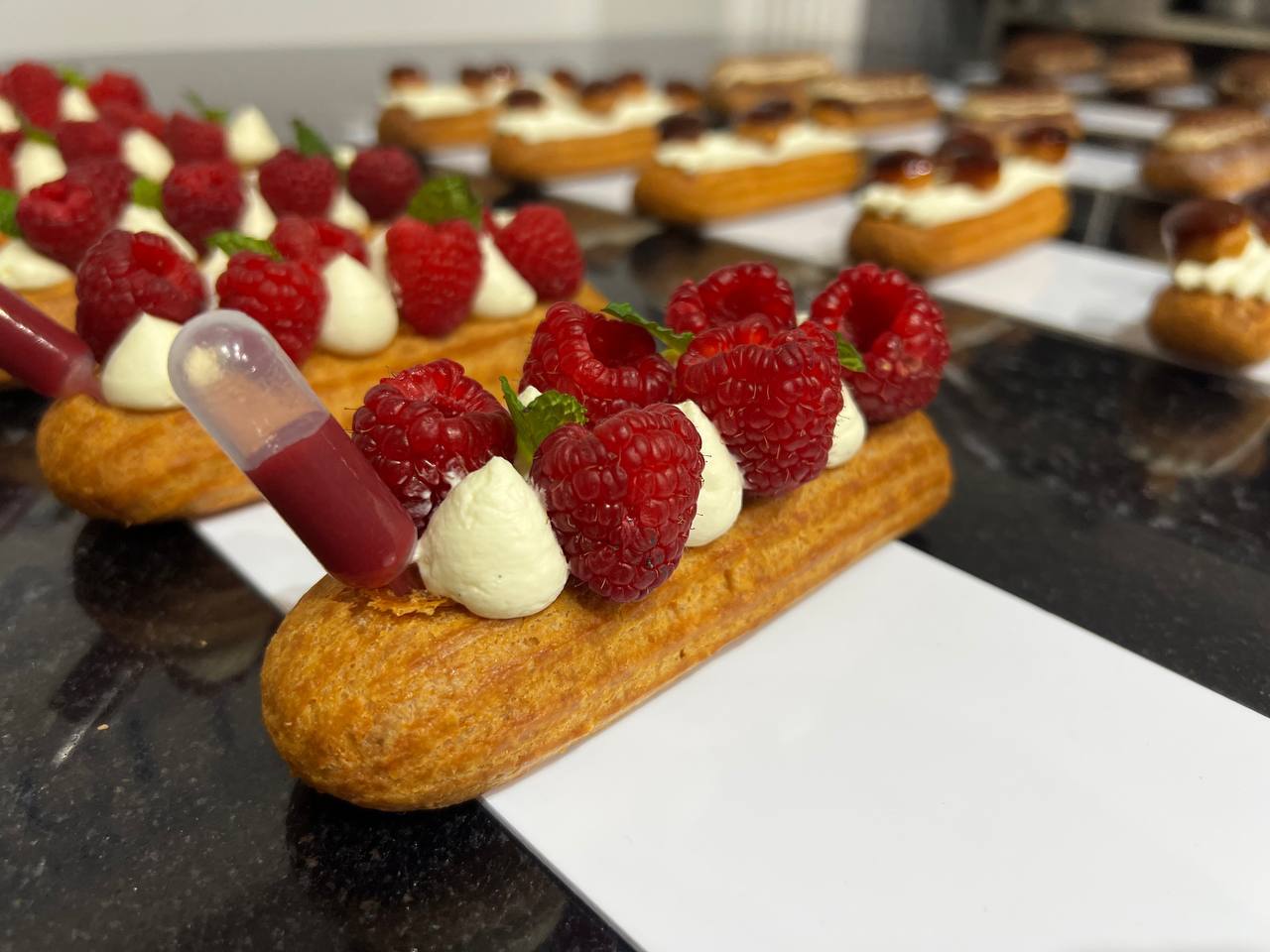 photo 5253679970603701622 y