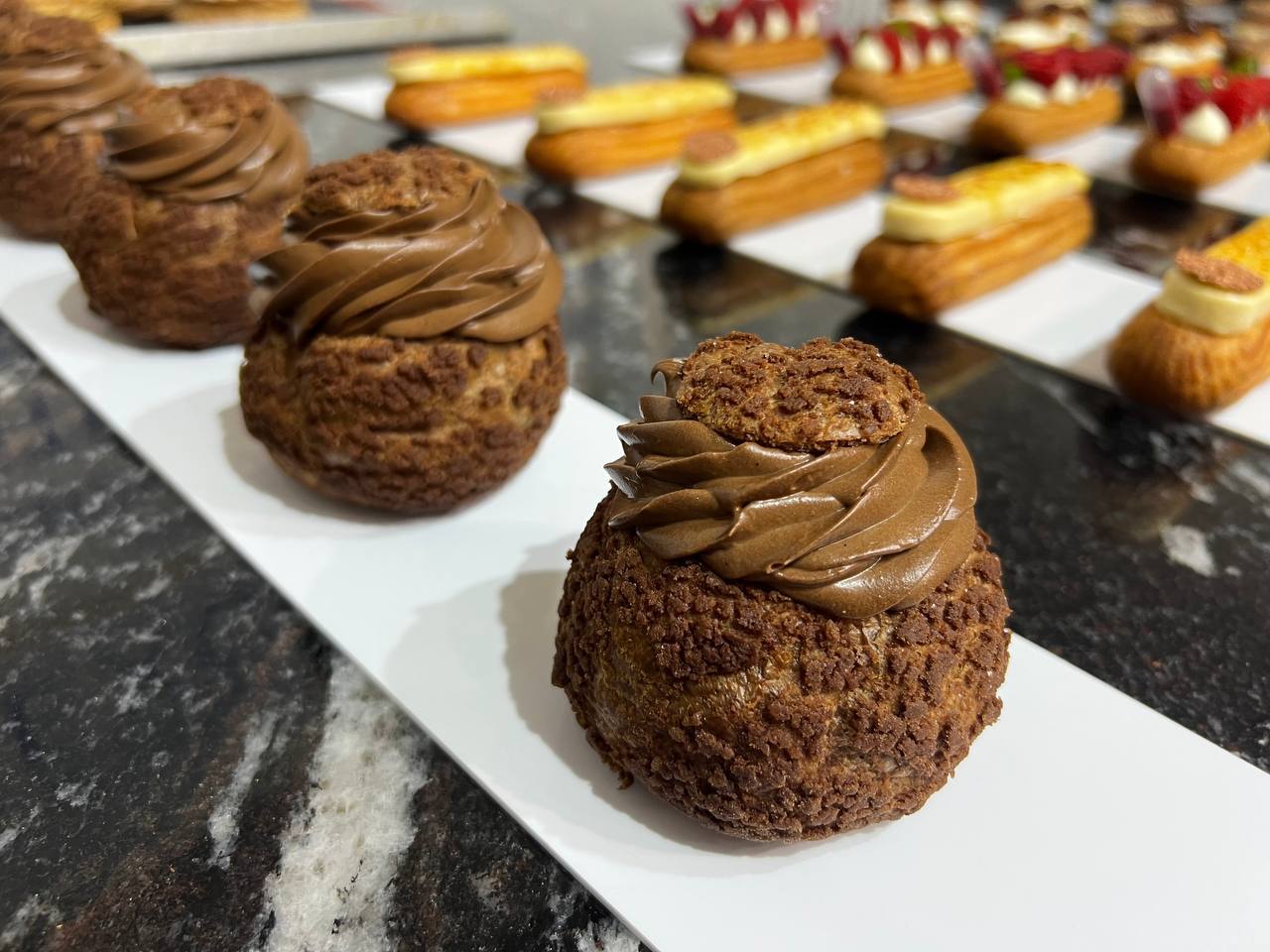 photo 5253679970603701623 y