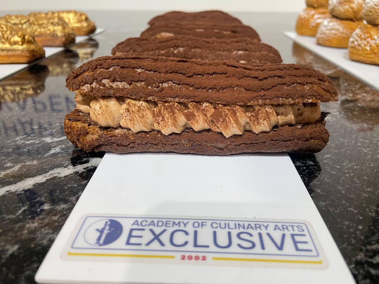 photo 5253679970603701640 y