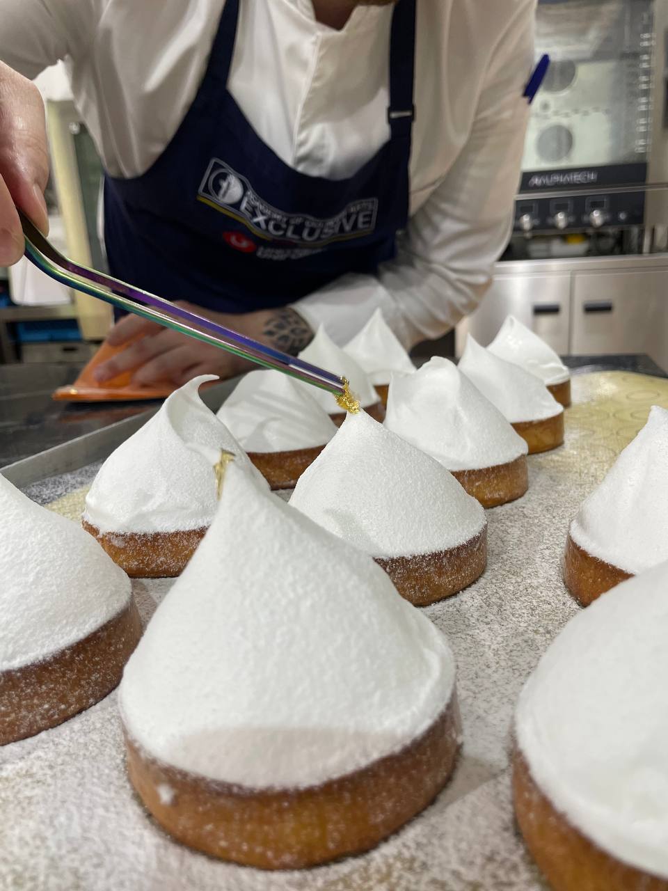 photo 5217494128101816878 y