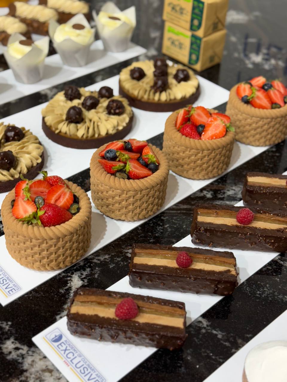 photo 5217494128101817275 y