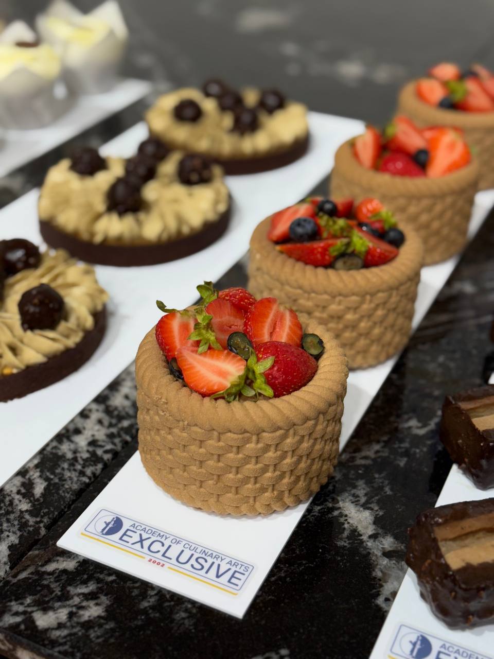 photo 5217494128101817305 y