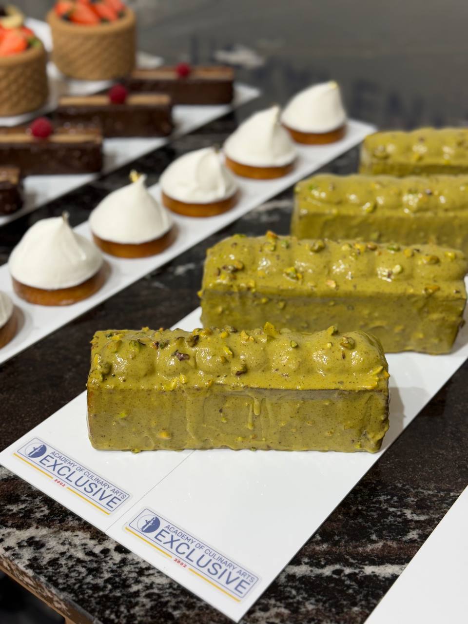 photo 5217494128101817306 y