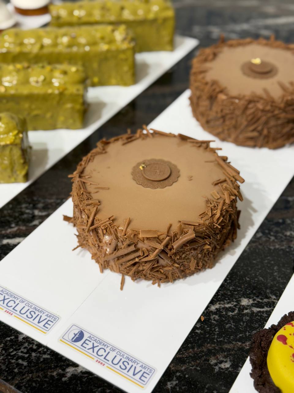 photo 5217494128101817311 y