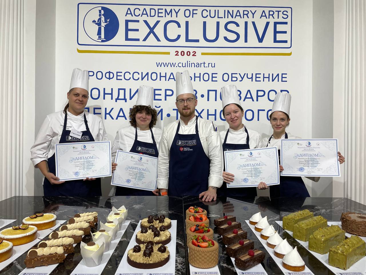 photo 5217494128101817597 y