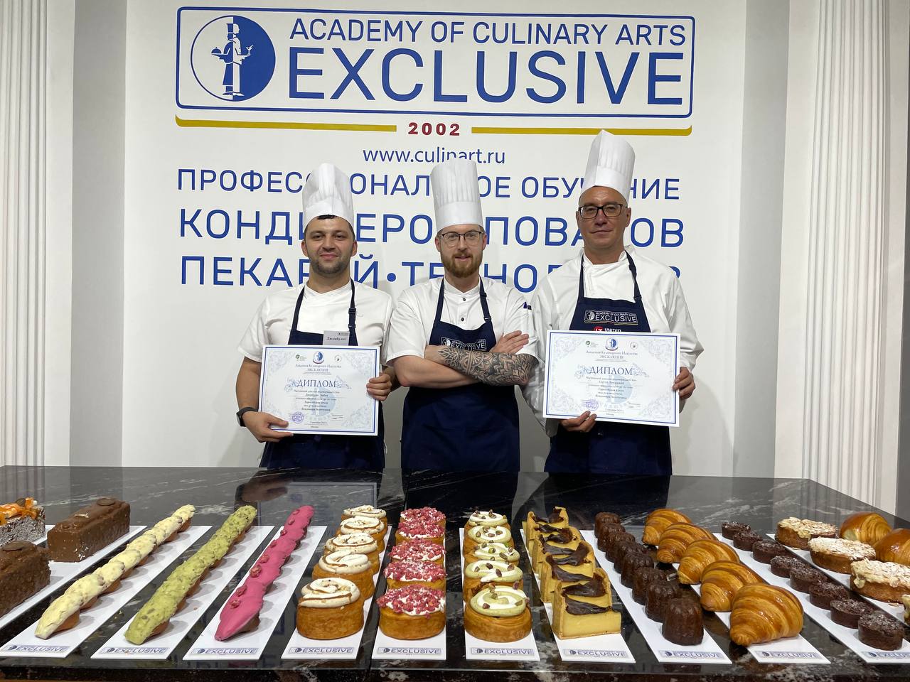 photo 5321059035287517272 y