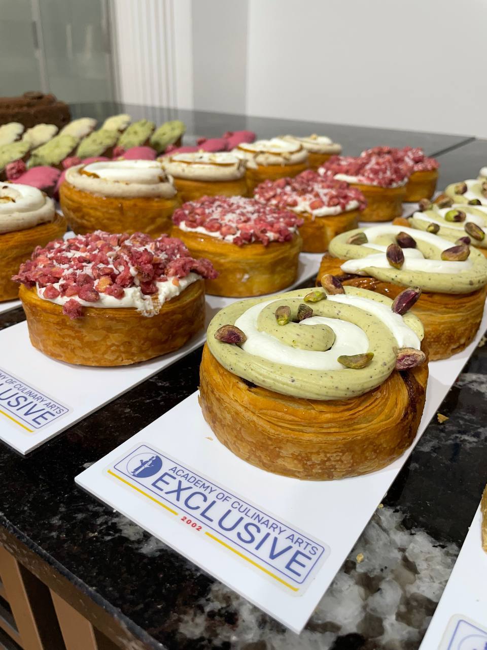 photo 5352557711256060769 y