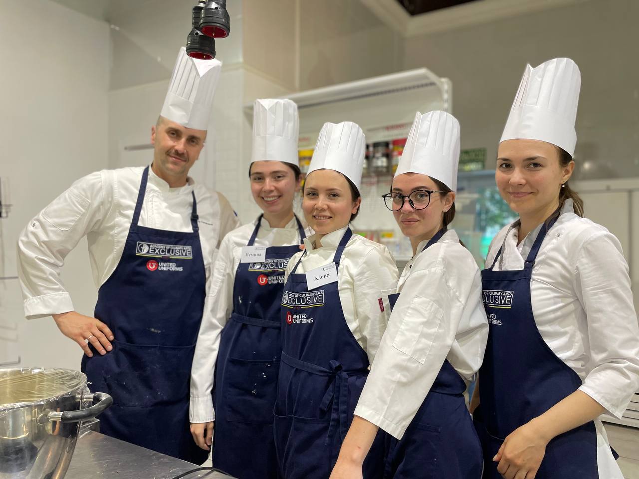 photo 5381816278311893843 y