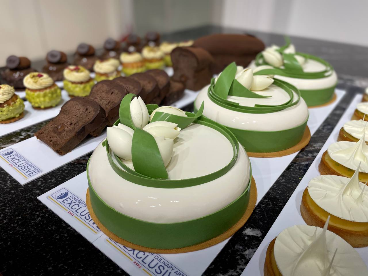 photo 5399866501143590557 y