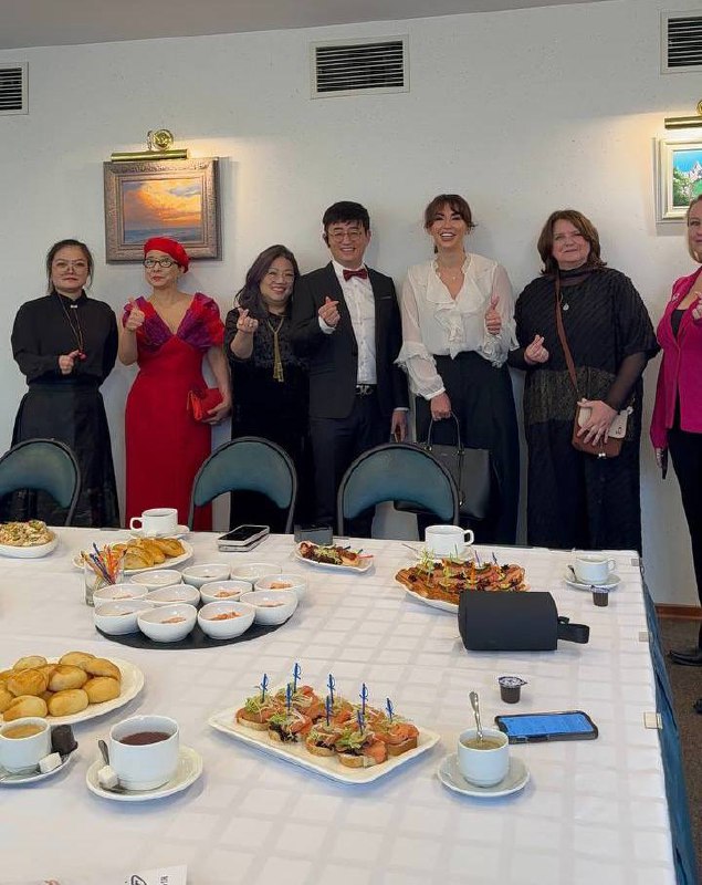 photo 5467818879540657887 x