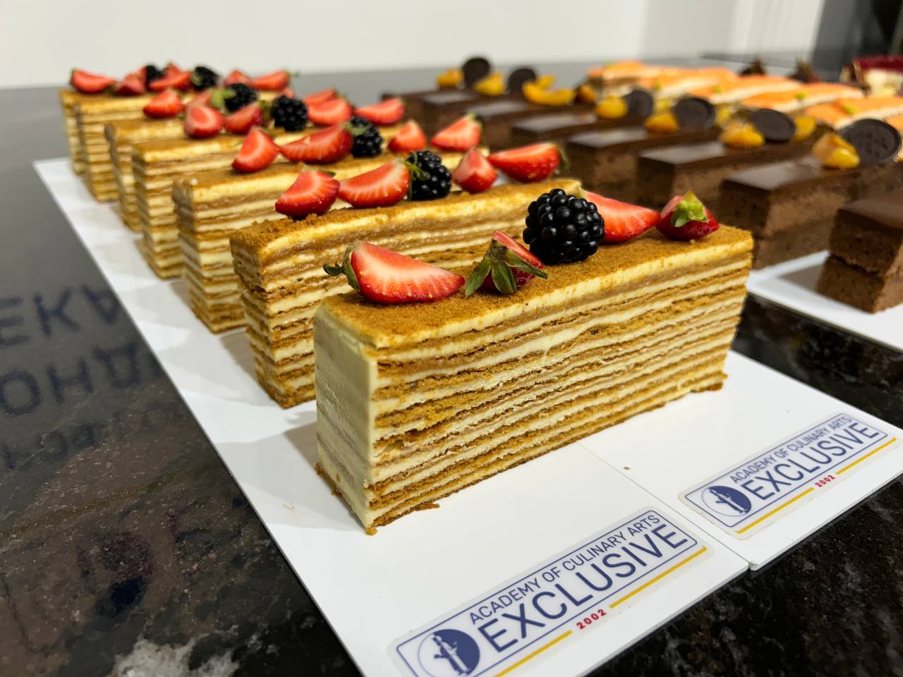 photo 5316720852030598585 y