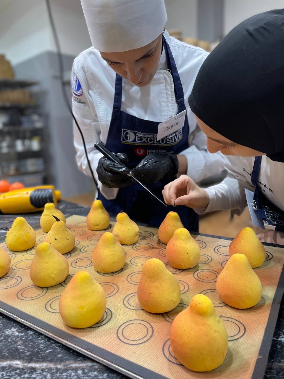 photo 5353017384429620994 y