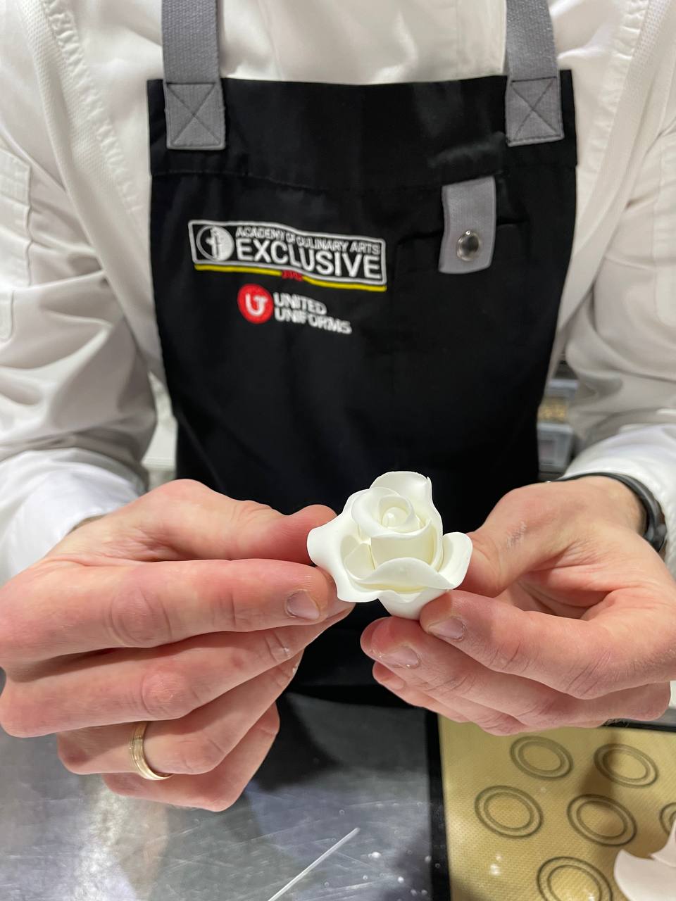 photo 5440637620665912559 y